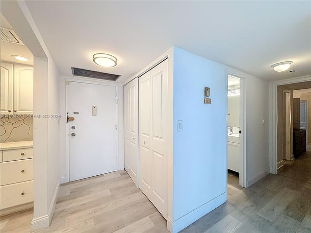 1000 Parkview Dr 121, Hallandale Beach, FL 33009