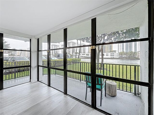 1000 Parkview Dr 121, Hallandale Beach, FL 33009