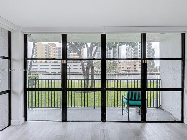 1000 Parkview Dr 121, Hallandale Beach, FL 33009