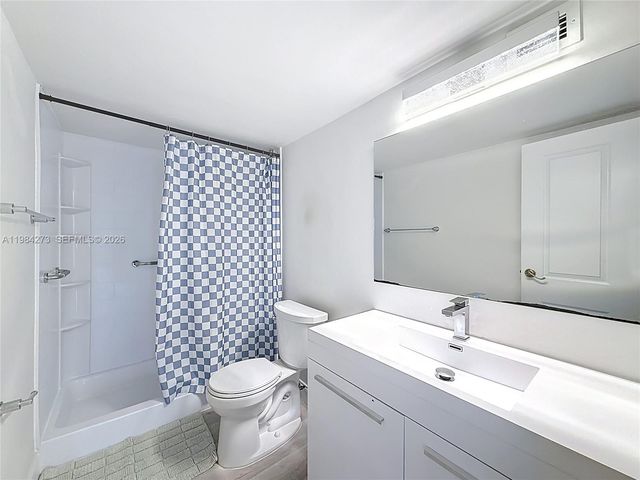 1000 Parkview Dr 121, Hallandale Beach, FL 33009