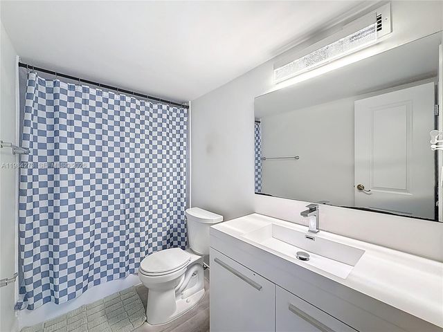 1000 Parkview Dr 121, Hallandale Beach, FL 33009