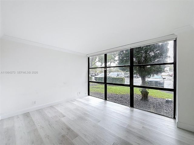 1000 Parkview Dr 121, Hallandale Beach, FL 33009