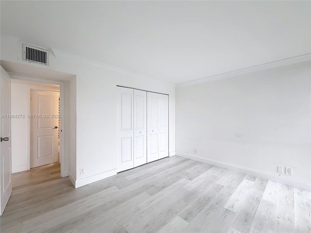 1000 Parkview Dr 121, Hallandale Beach, FL 33009