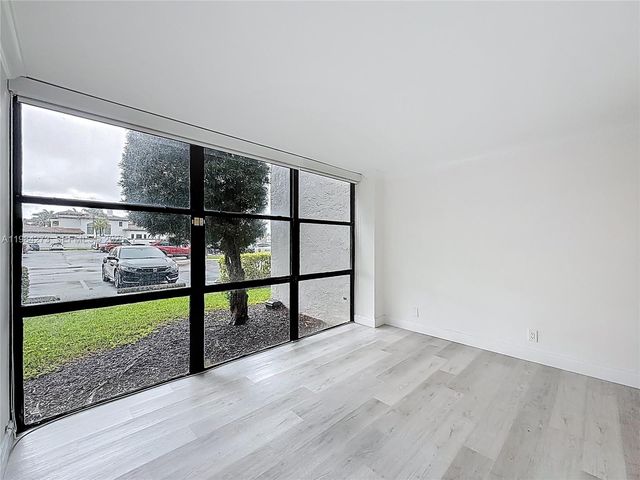 1000 Parkview Dr 121, Hallandale Beach, FL 33009