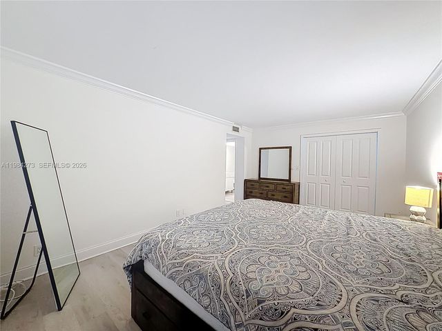 1000 Parkview Dr 121, Hallandale Beach, FL 33009