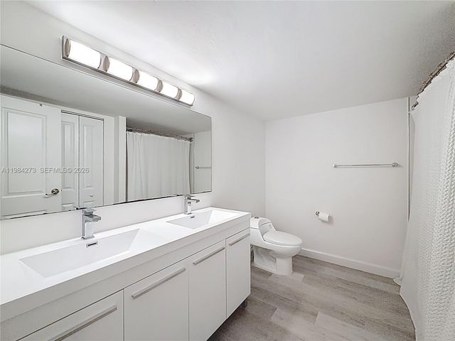 1000 Parkview Dr 121, Hallandale Beach, FL 33009