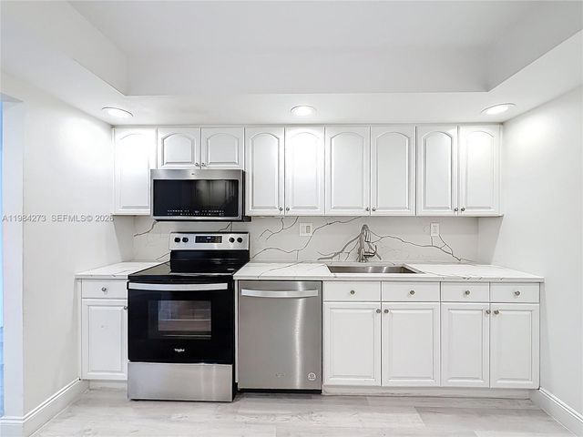 1000 Parkview Dr 121, Hallandale Beach, FL 33009