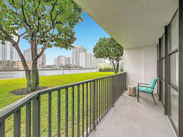 1000 Parkview Dr 121, Hallandale Beach, FL 33009