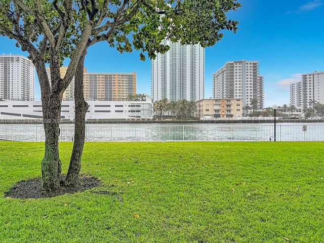 1000 Parkview Dr 121, Hallandale Beach, FL 33009