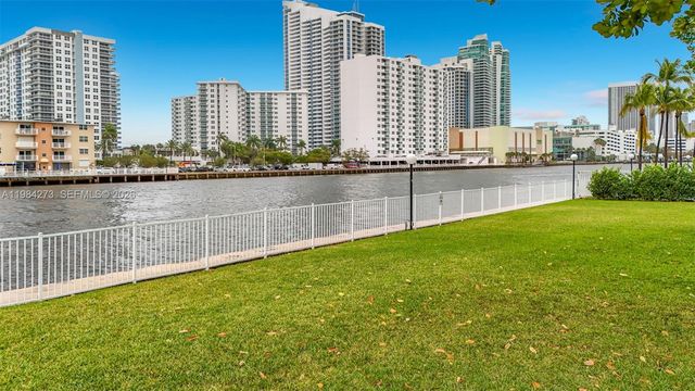 1000 Parkview Dr 121, Hallandale Beach, FL 33009