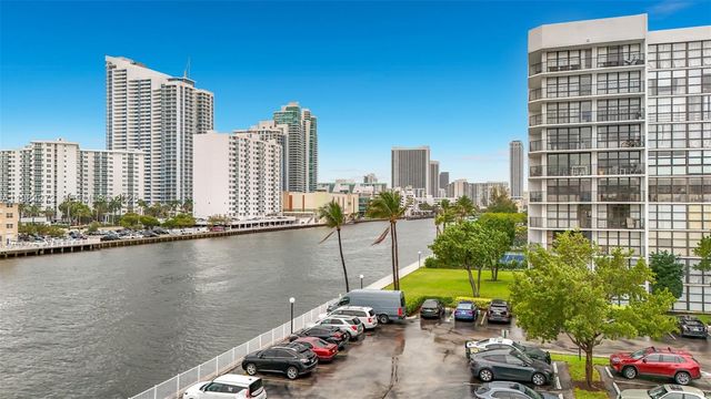 1000 Parkview Dr 121, Hallandale Beach, FL 33009