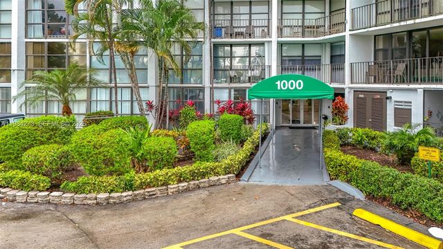 1000 Parkview Dr 121, Hallandale Beach, FL 33009