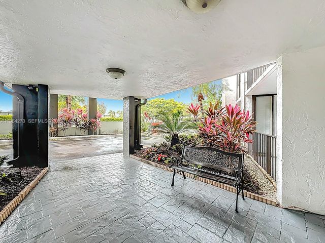 1000 Parkview Dr 121, Hallandale Beach, FL 33009