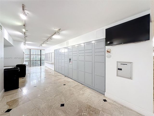 1000 Parkview Dr 121, Hallandale Beach, FL 33009