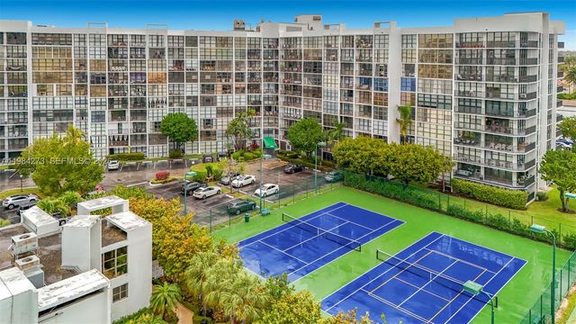 1000 Parkview Dr 121, Hallandale Beach, FL 33009