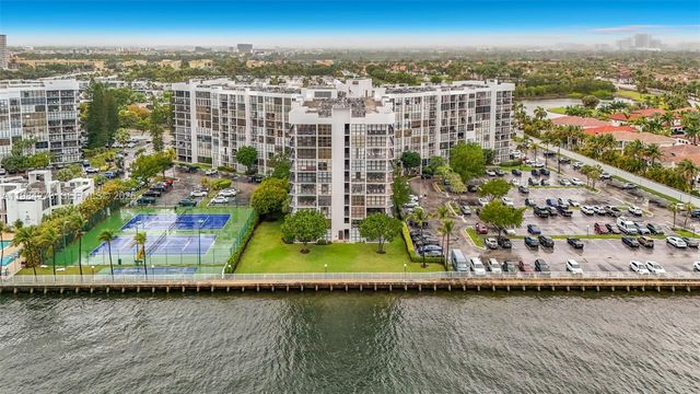 1000 Parkview Dr 121, Hallandale Beach, FL 33009