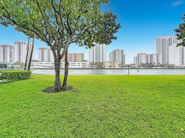 1000 Parkview Dr 121, Hallandale Beach, FL 33009
