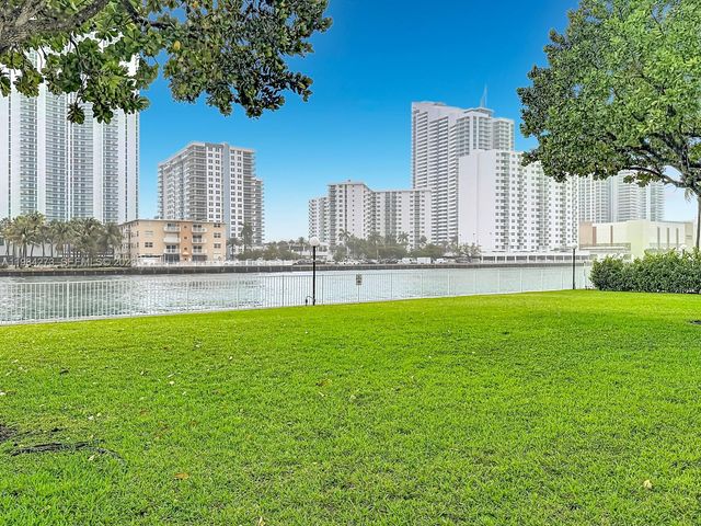 1000 Parkview Dr 121, Hallandale Beach, FL 33009