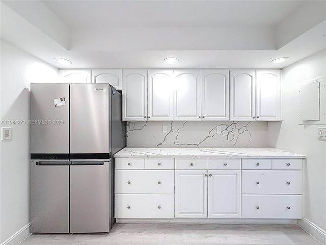 1000 Parkview Dr 121, Hallandale Beach, FL 33009