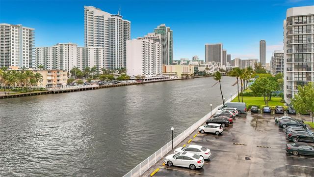 1000 Parkview Dr 121, Hallandale Beach, FL 33009