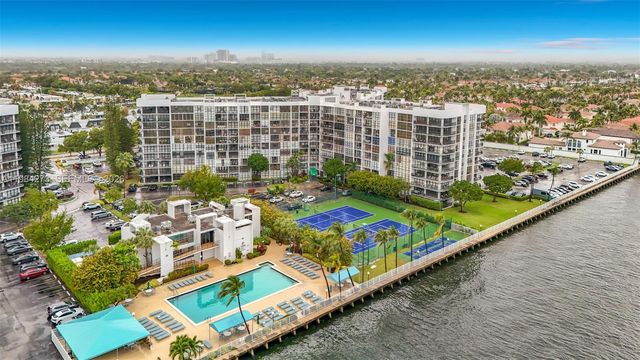 1000 Parkview Dr 121, Hallandale Beach, FL 33009