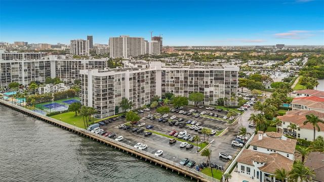 1000 Parkview Dr 121, Hallandale Beach, FL 33009