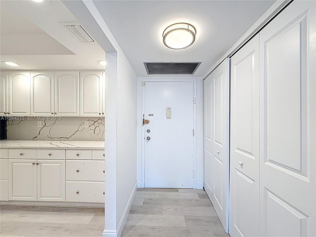 1000 Parkview Dr 121, Hallandale Beach, FL 33009