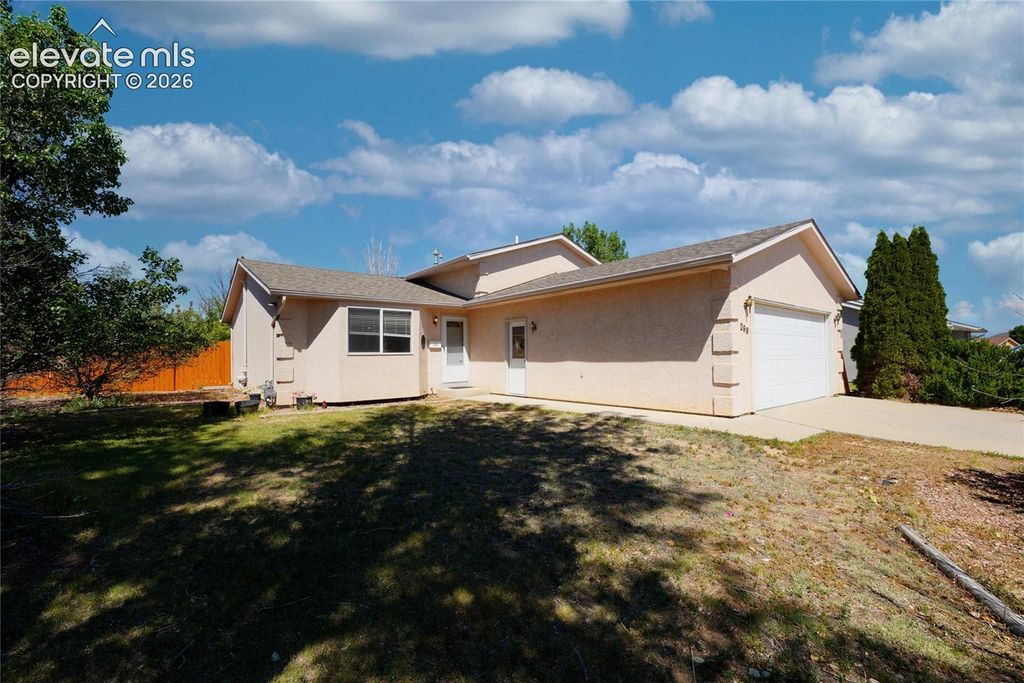 299 S Falcon Drive, Pueblo, CO 81007 — photo 2