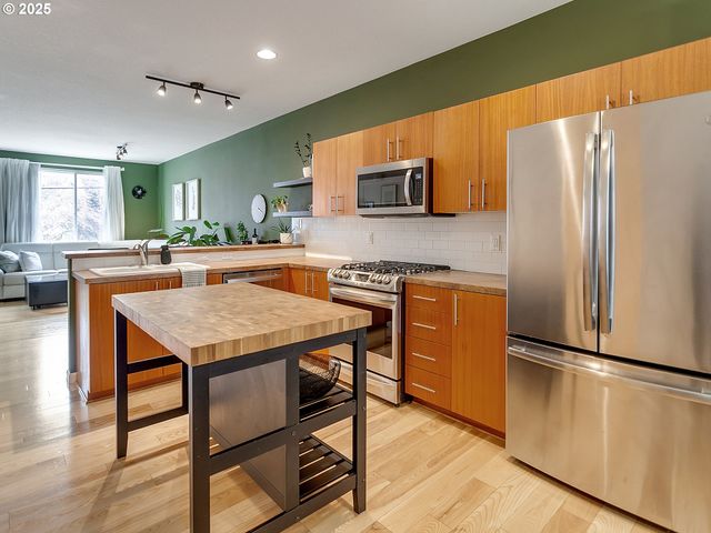 16685 Sw BASELINE Rd, Beaverton, OR 97006