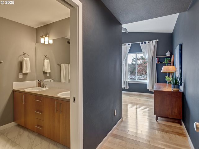 16685 Sw BASELINE Rd, Beaverton, OR 97006