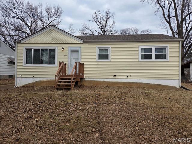 945 Edgehill Drive, Ferguson, MO 63135