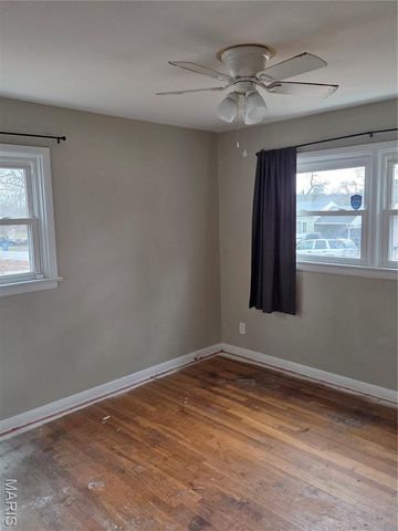 945 Edgehill Drive, Ferguson, MO 63135