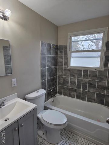 945 Edgehill Drive, Ferguson, MO 63135