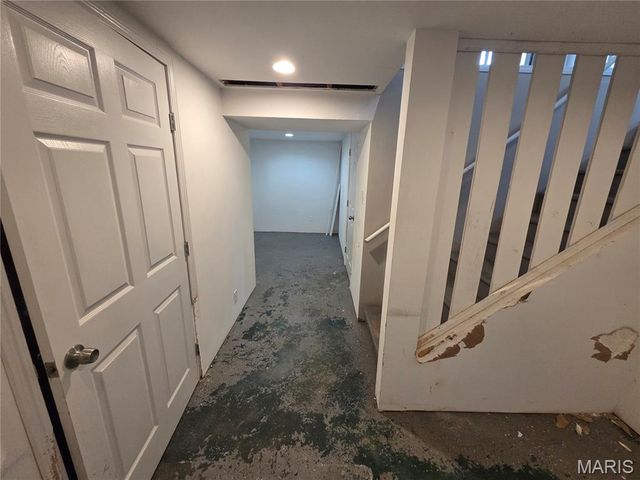 945 Edgehill Drive, Ferguson, MO 63135