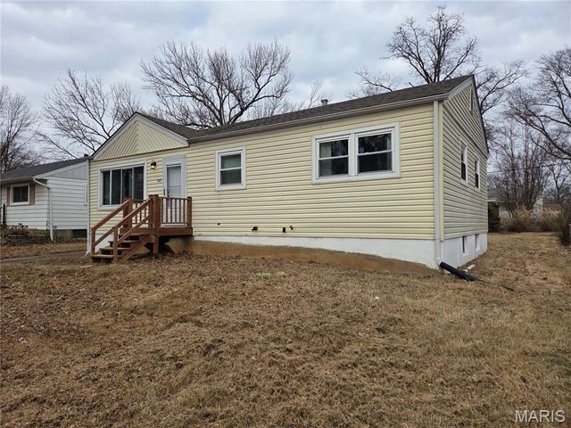 945 Edgehill Drive, Ferguson, MO 63135