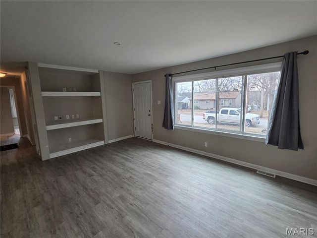 945 Edgehill Drive, Ferguson, MO 63135