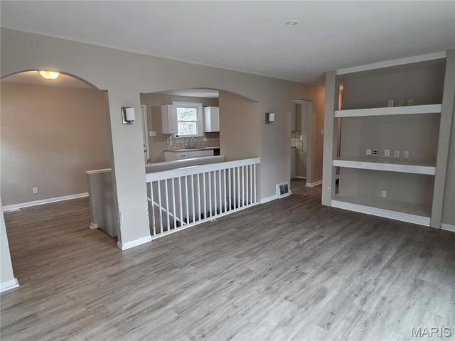 945 Edgehill Drive, Ferguson, MO 63135