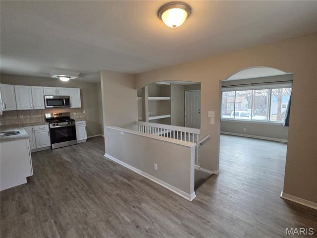 945 Edgehill Drive, Ferguson, MO 63135