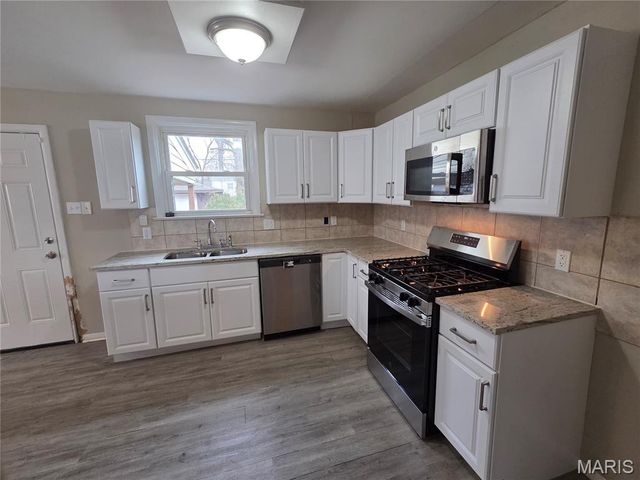 945 Edgehill Drive, Ferguson, MO 63135