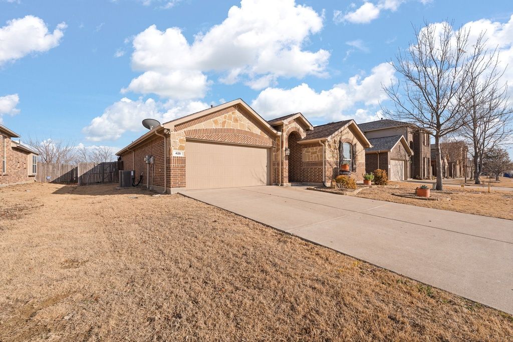 425 Peach Lane, Burleson, TX 76028