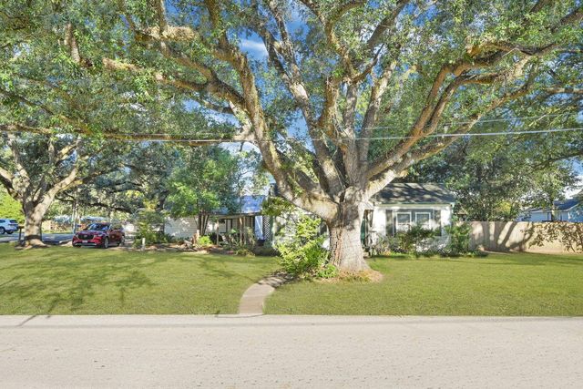 404 West 3rd St, League City, TX 77573