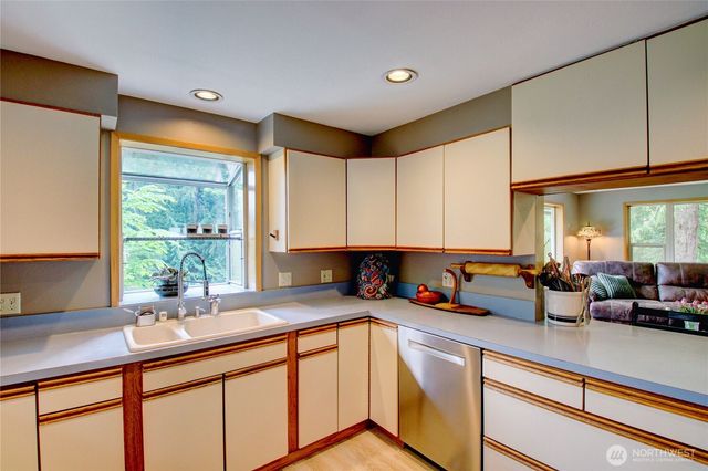 15 Tee Place, Bellingham, WA 98229
