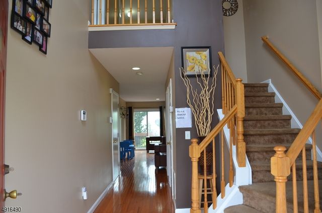 12 Dina Ln, Franklin Twp., NJ 08873