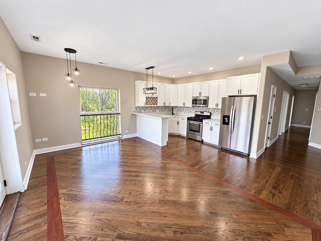 543 E 43rd Street 2E, Chicago, IL 60653