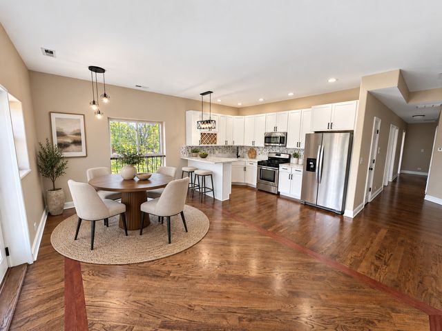 543 E 43rd Street 2E, Chicago, IL 60653