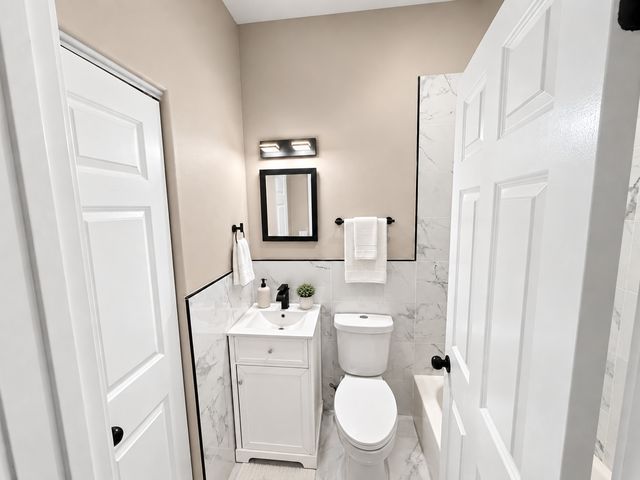 543 E 43rd Street 2E, Chicago, IL 60653