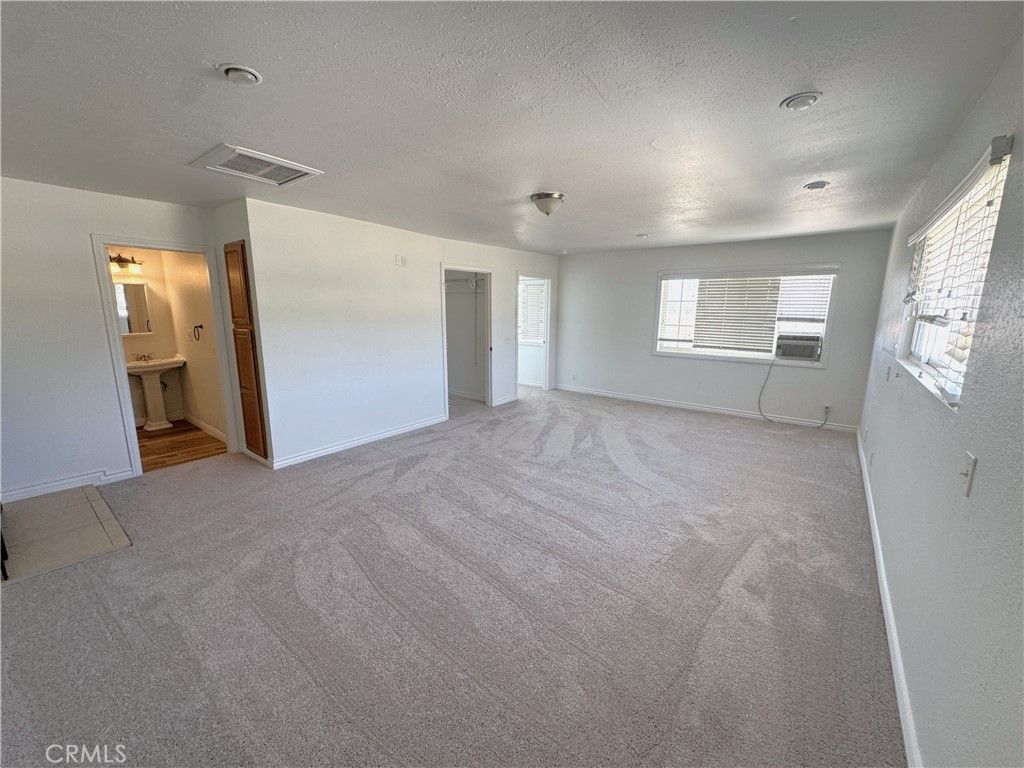 Image 11 of property listing at 6301 Arden Avenue, Highland, CA 92346