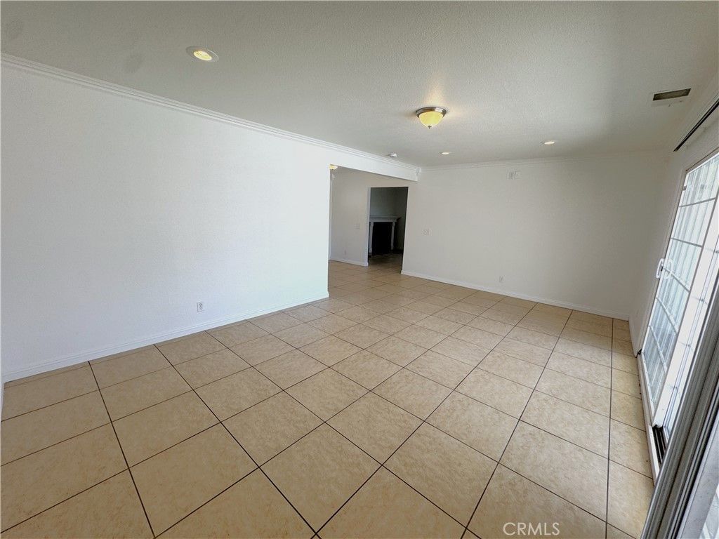 Image 3 of property listing at 6301 Arden Avenue, Highland, CA 92346