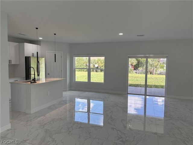 825 Porter ST E, Lehigh Acres, FL 33974