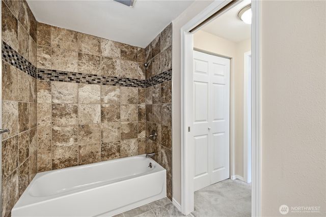 5713 187th Avenue E, Lake Tapps, WA 98391